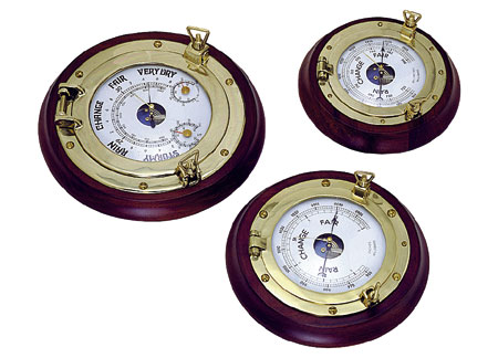 5807813_ Polished Brass Clock on Mahogany Base 230mm